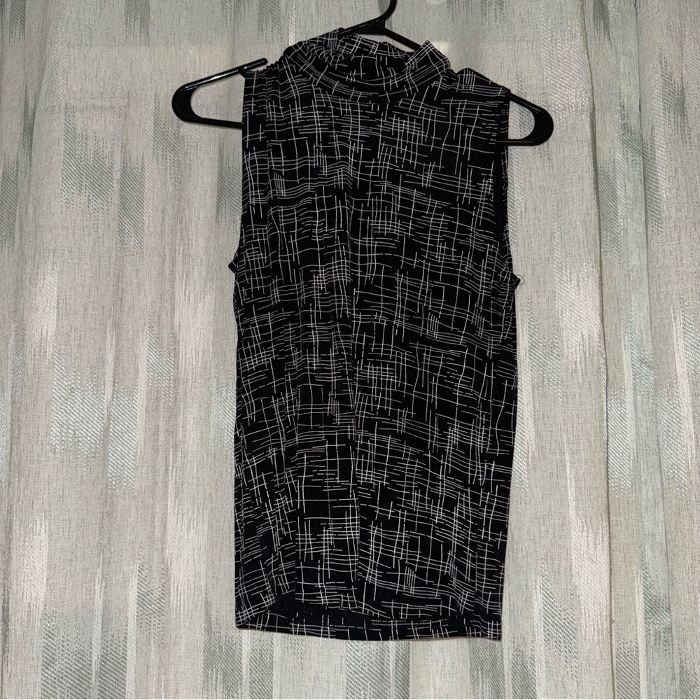 Susan Lawrence Black and White Geometric Tank Top